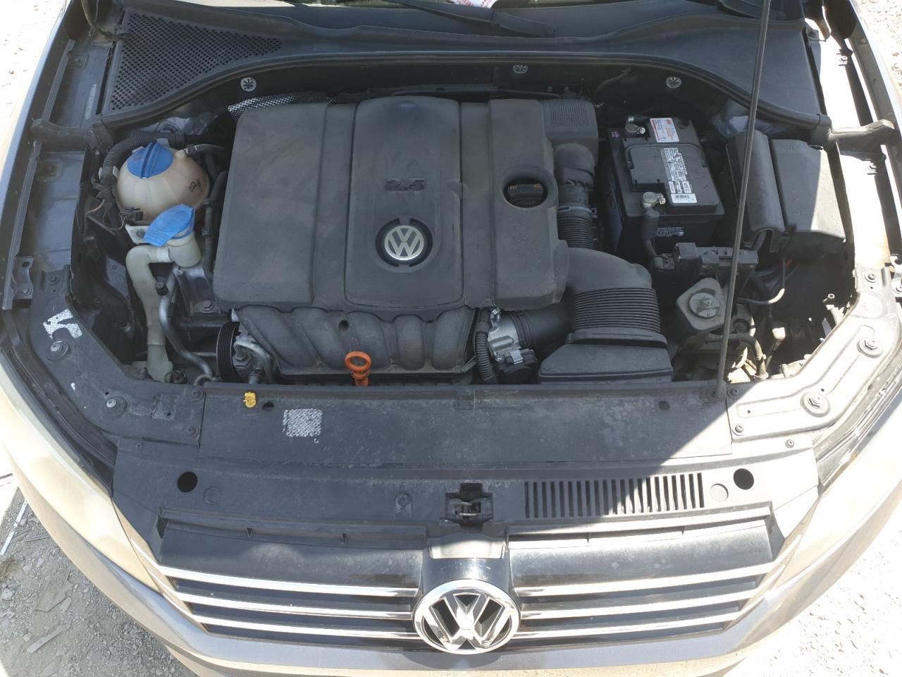 2012 VOLKSWAGEN Passat
