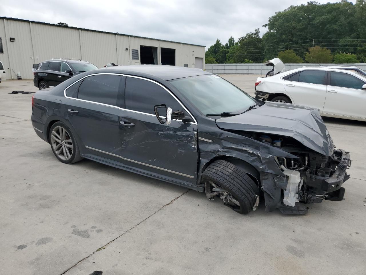 2017 VOLKSWAGEN Passat