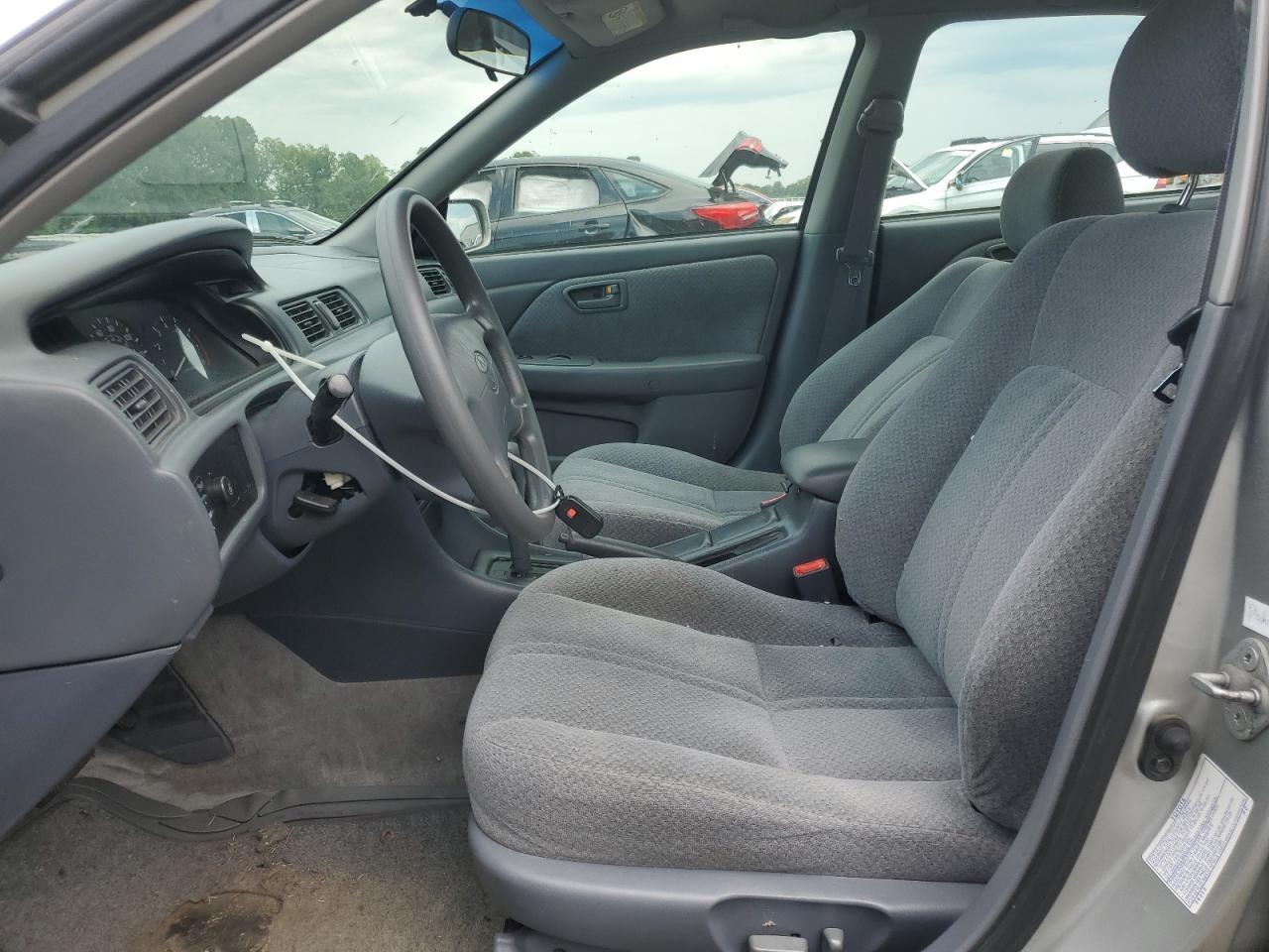 2001 TOYOTA CAMRY