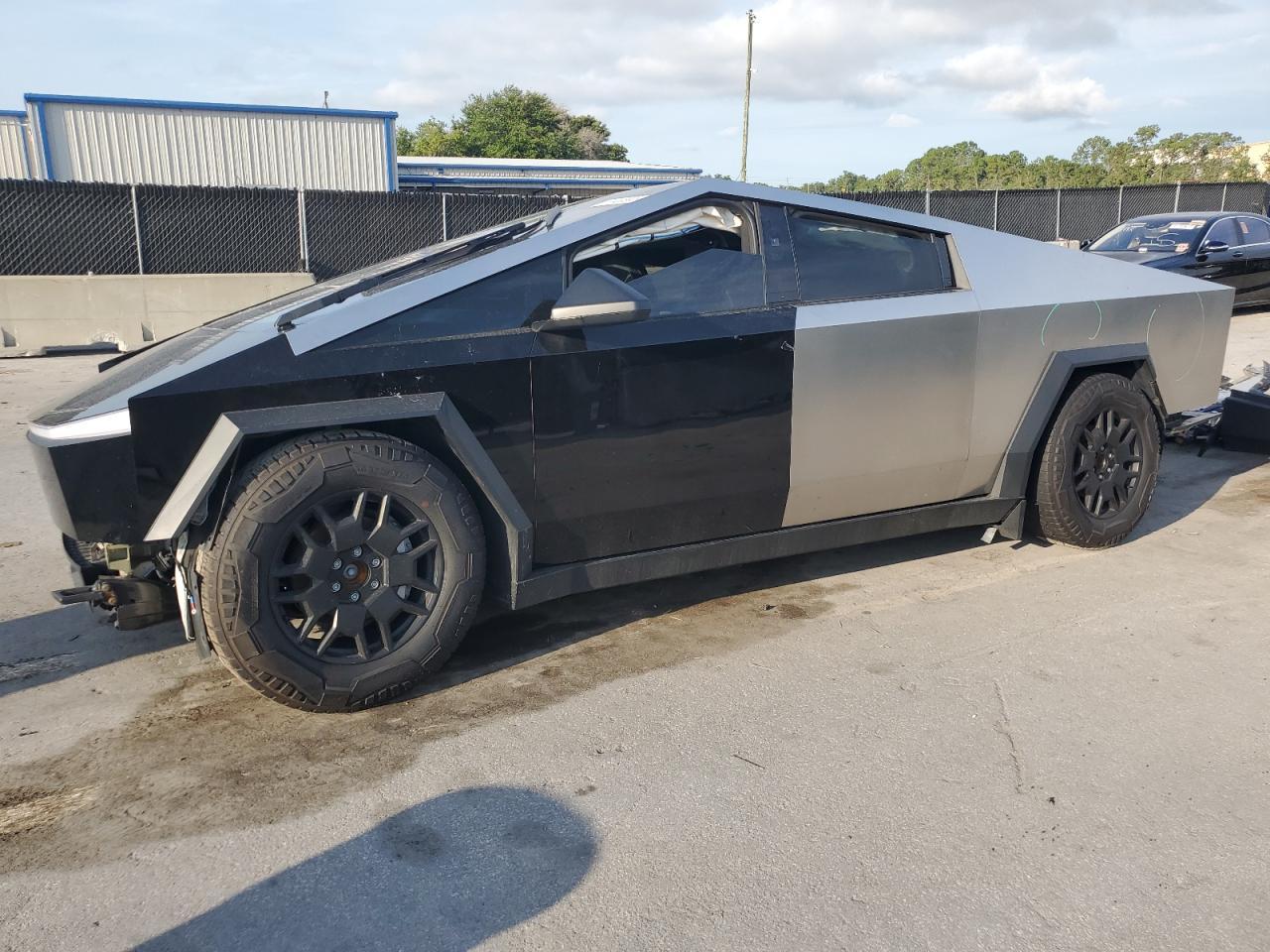 2024 TESLA Cybertruck