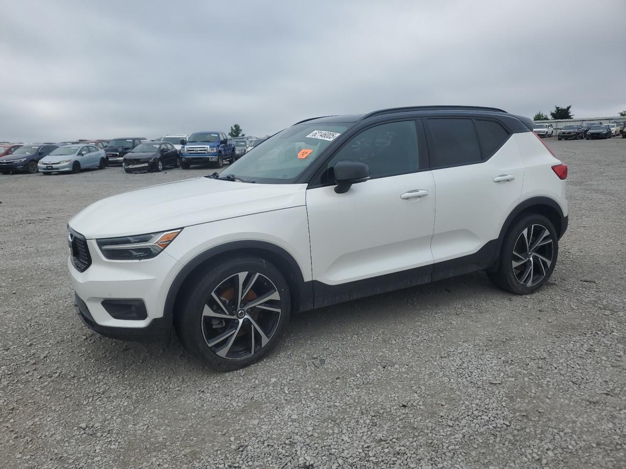 2021 VOLVO XC40