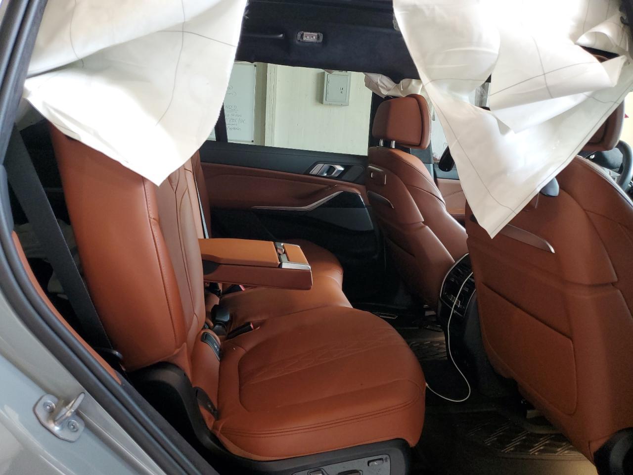 2025 BMW X7