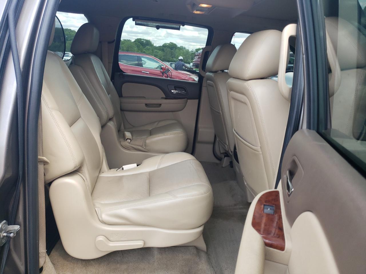 2011 CHEVROLET Suburban