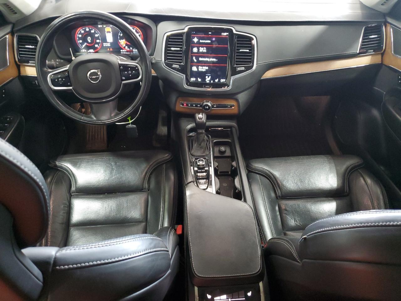 2017 VOLVO XC90