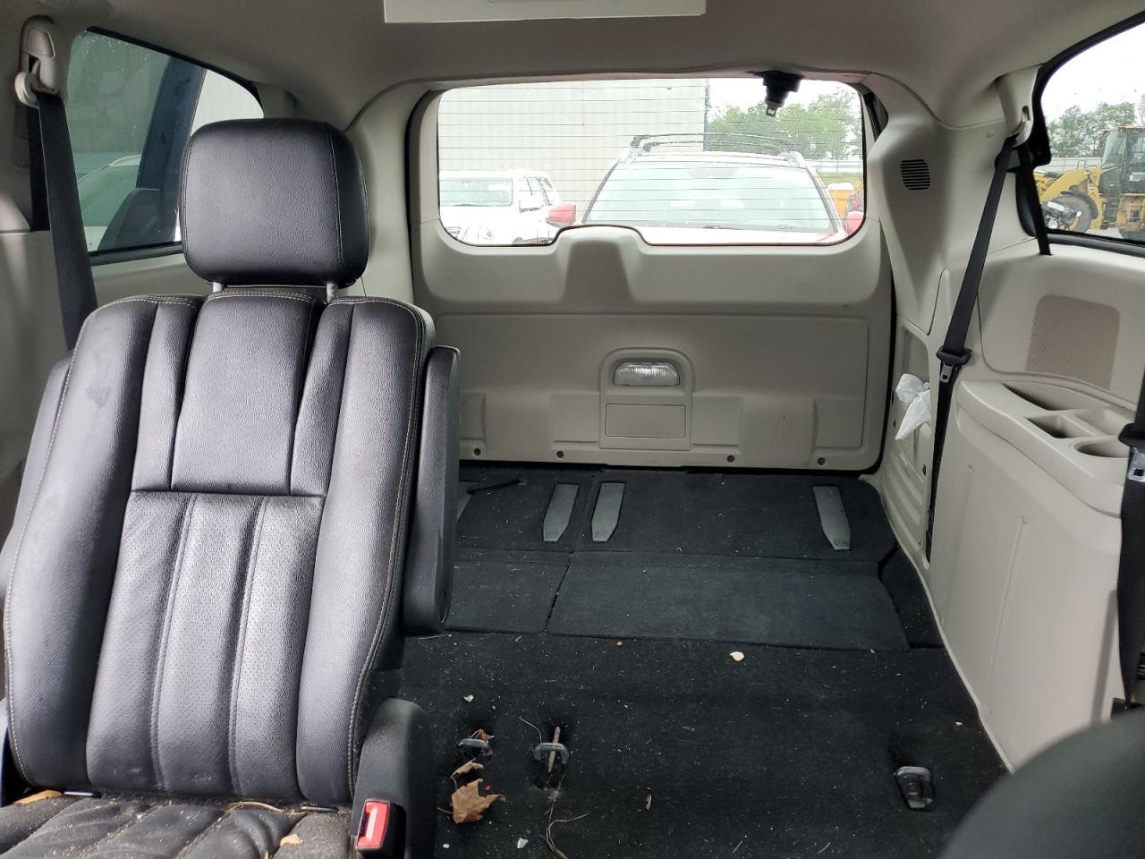 2012 CHRYSLER Town & Country