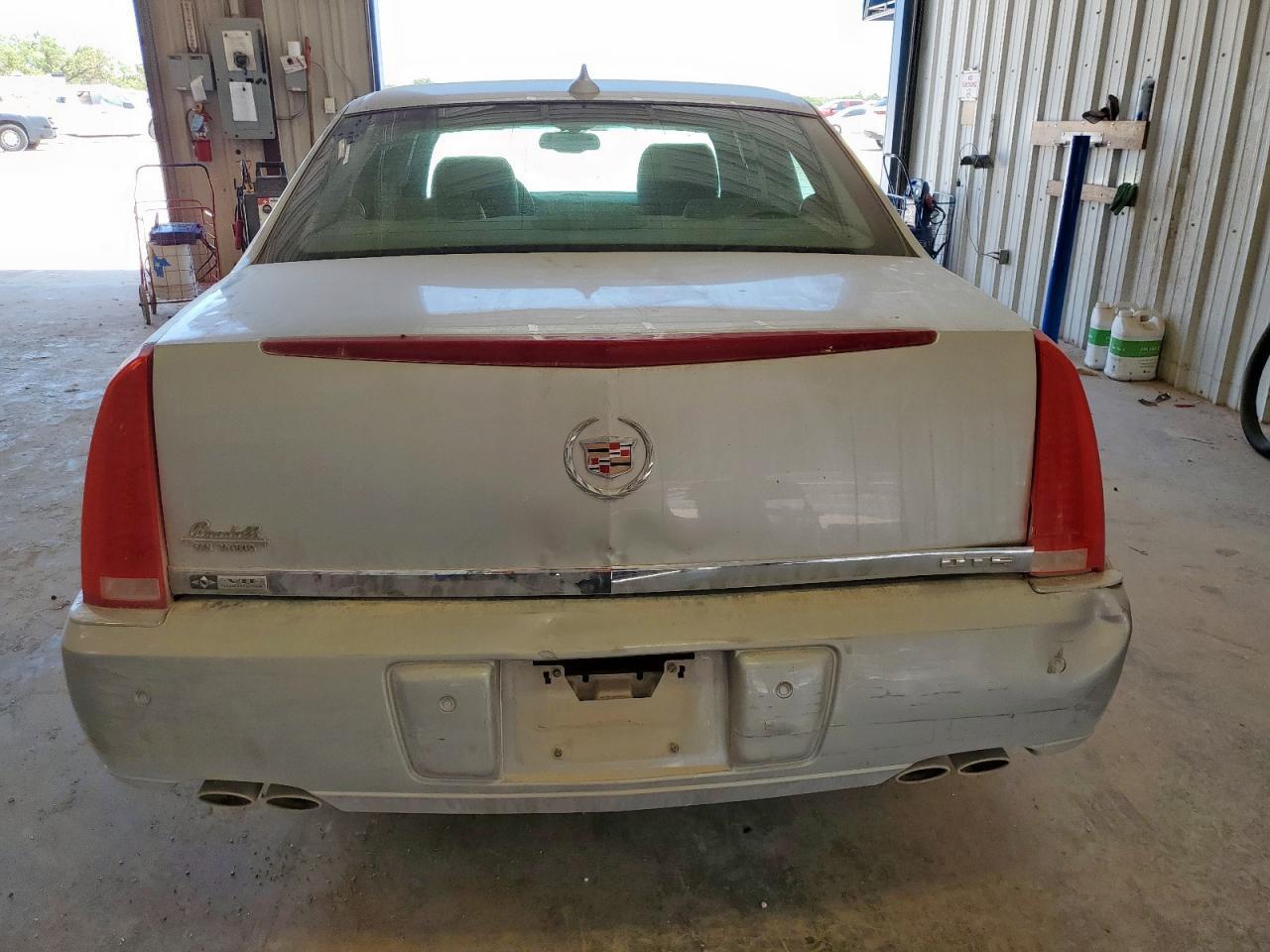 2011 CADILLAC DTS