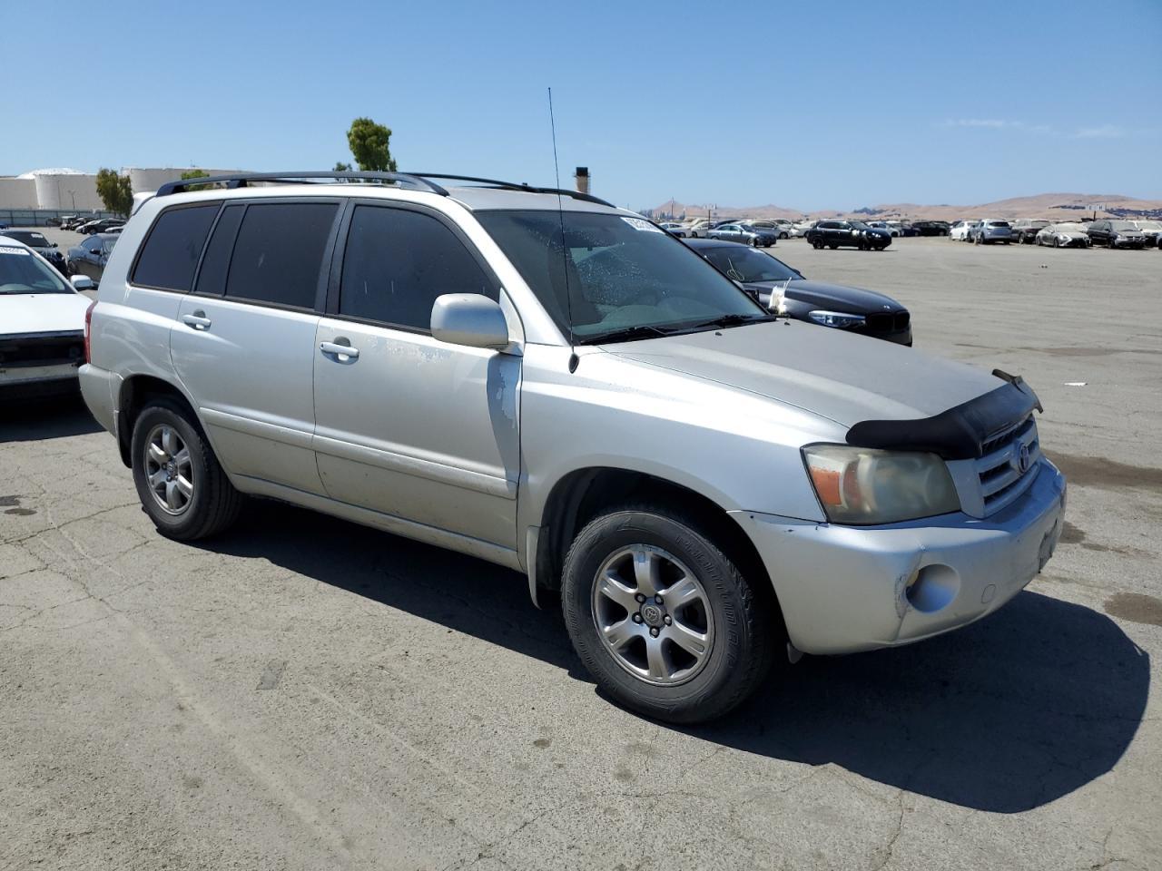2005 TOYOTA HIGHLANDER