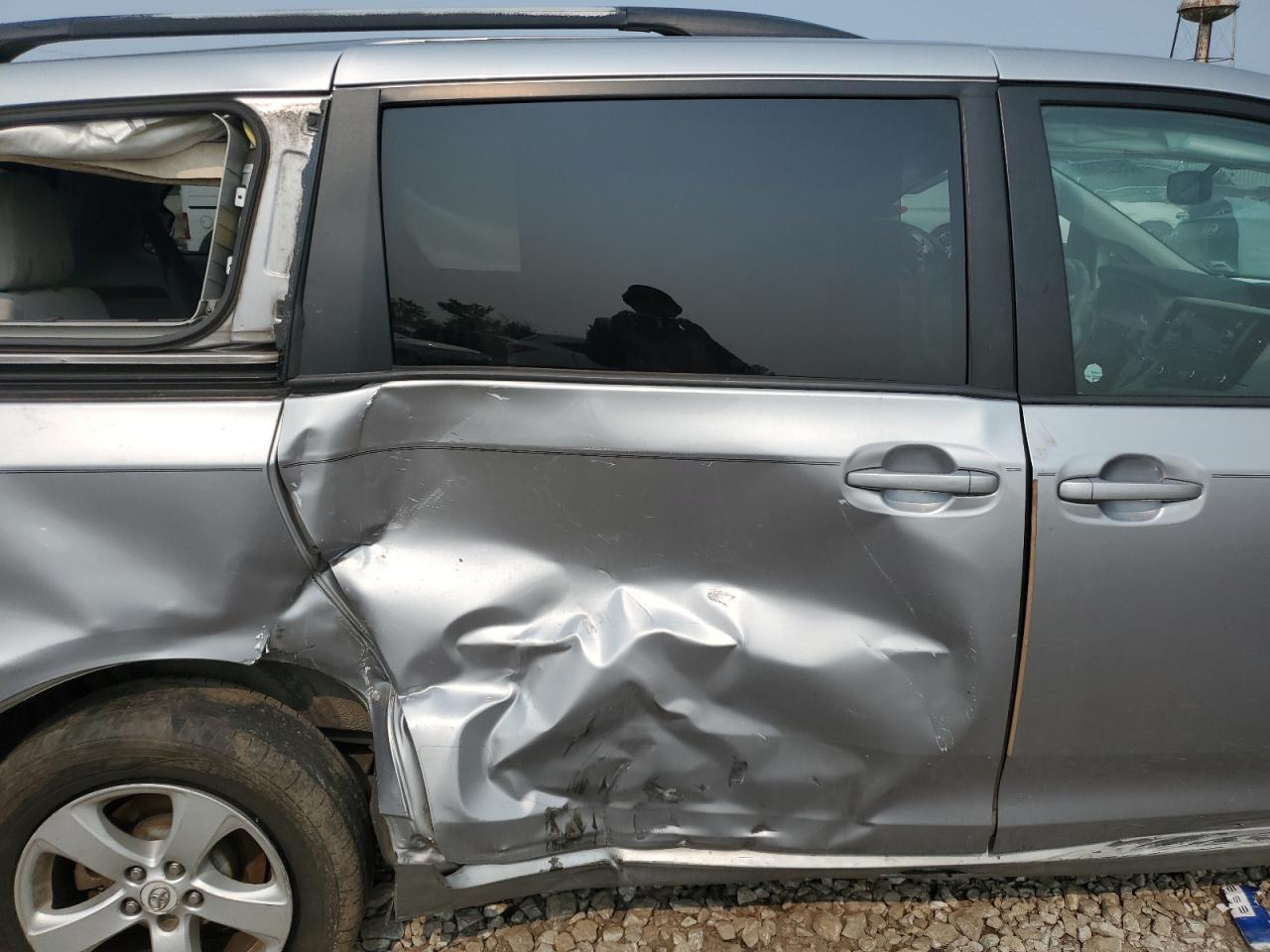 2011 TOYOTA SIENNA