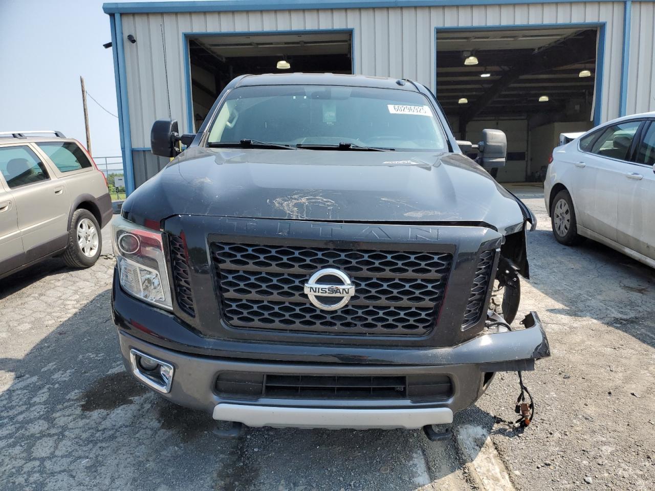 2016 NISSAN Titan