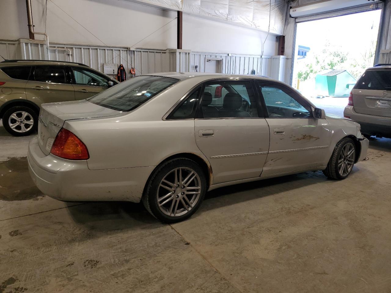 2002 TOYOTA Avalon