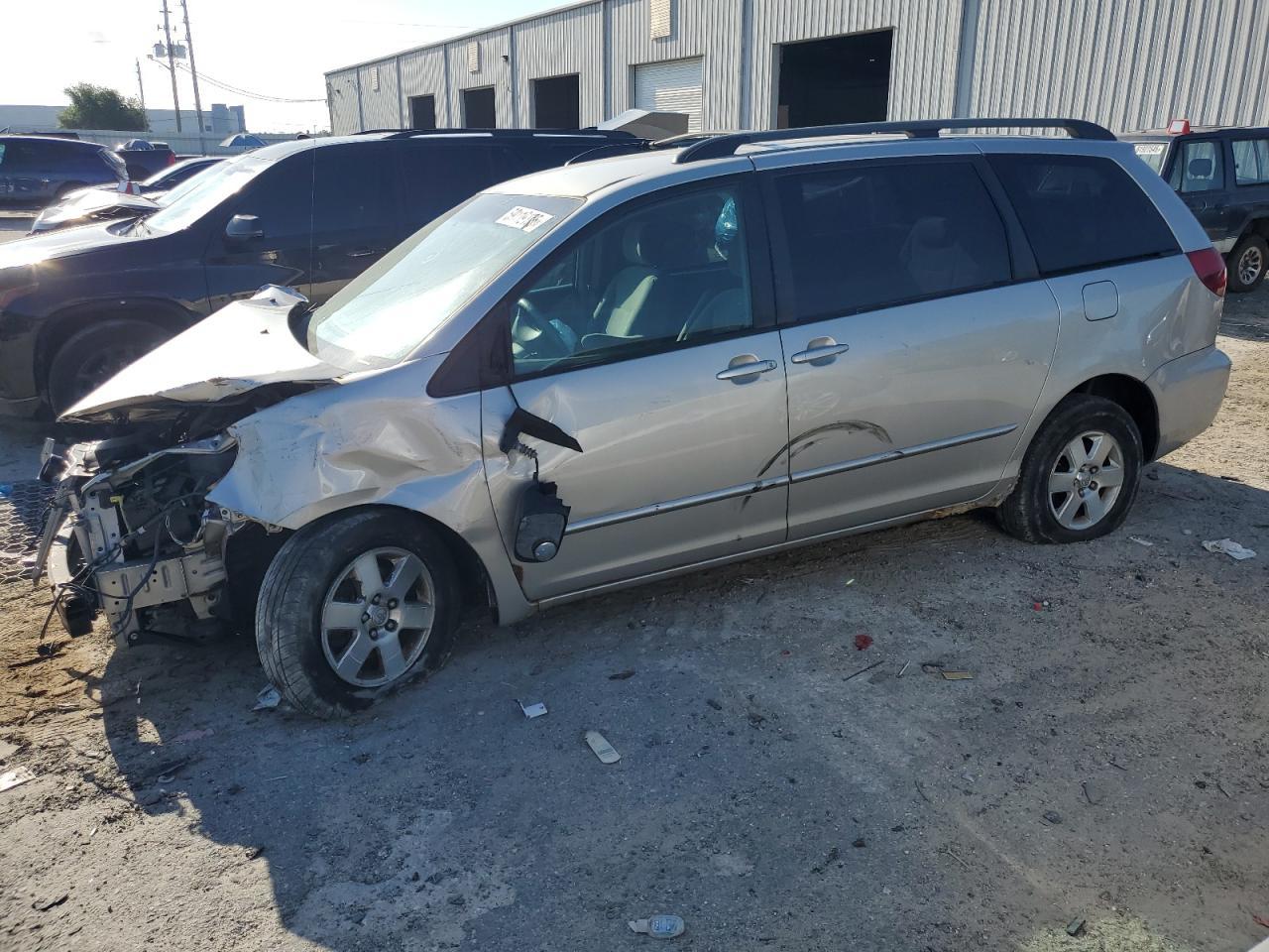 2005 TOYOTA SIENNA