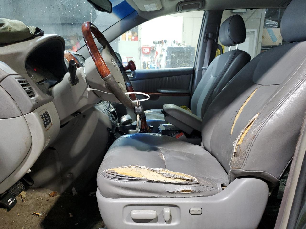 2005 TOYOTA SIENNA