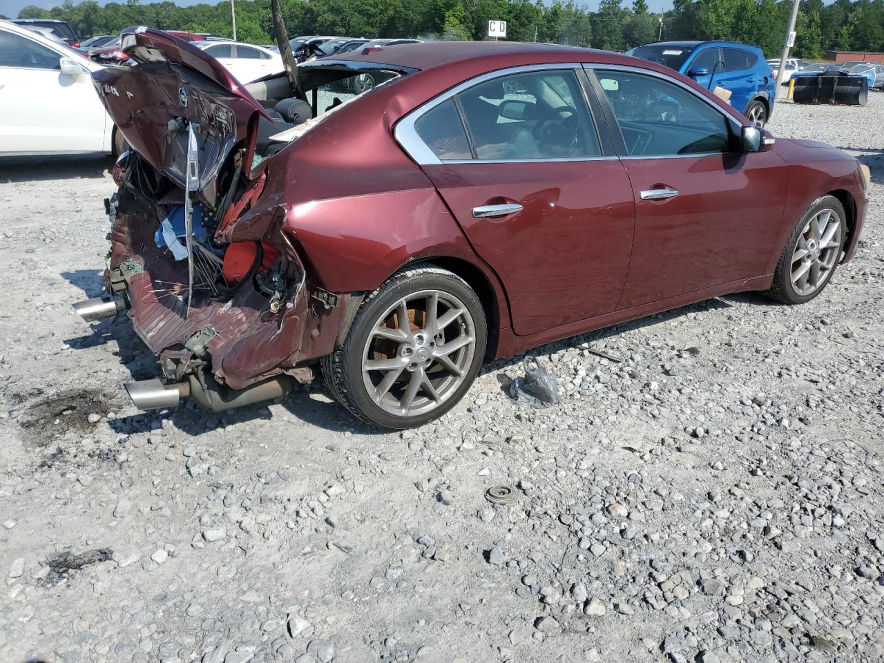 2010 NISSAN Maxima