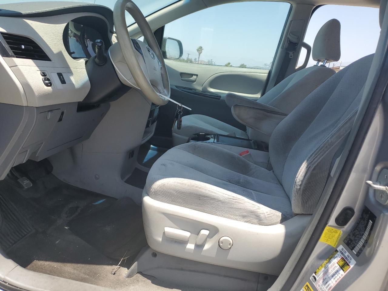 2012 TOYOTA SIENNA