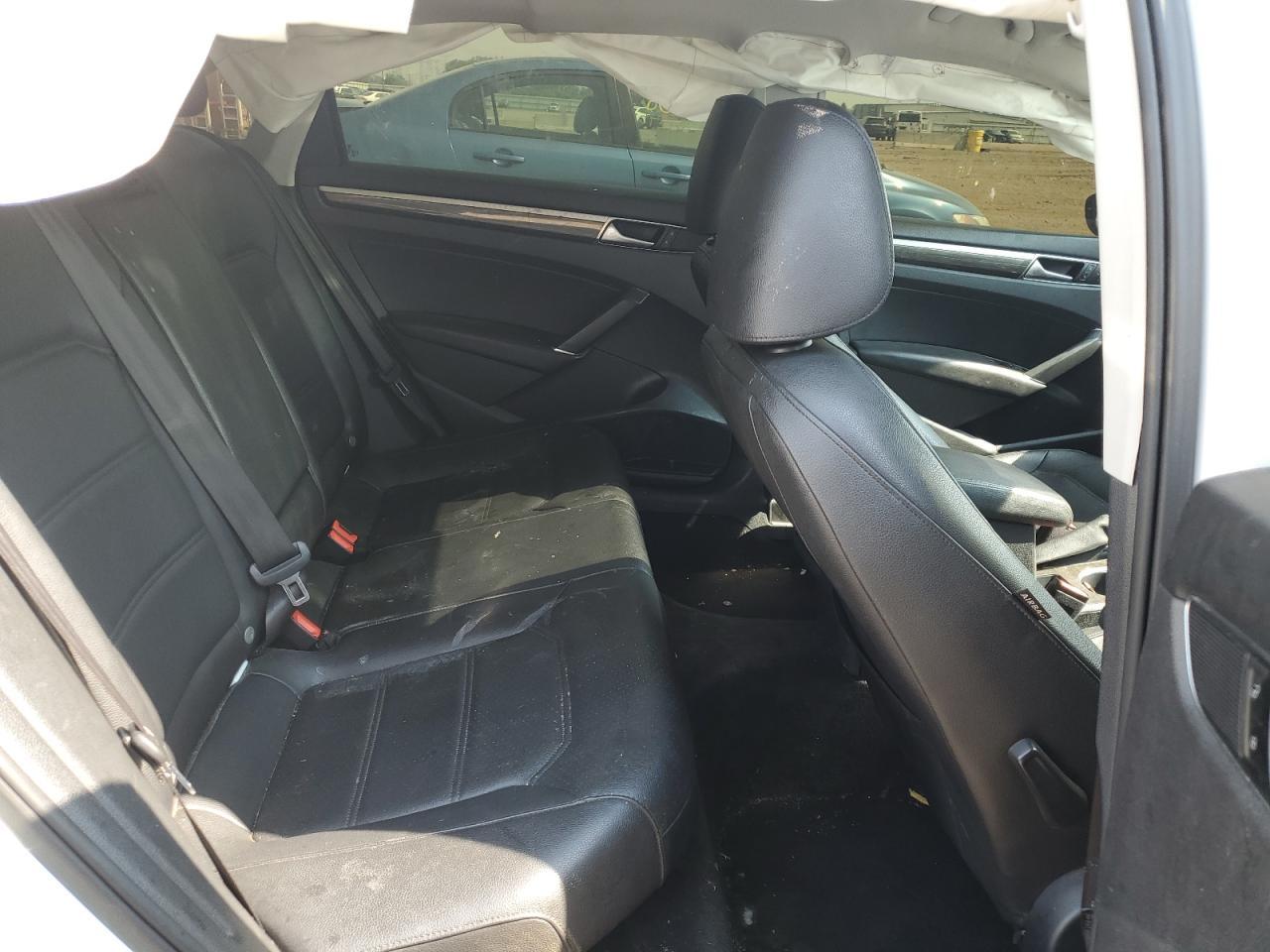 2016 VOLKSWAGEN Passat