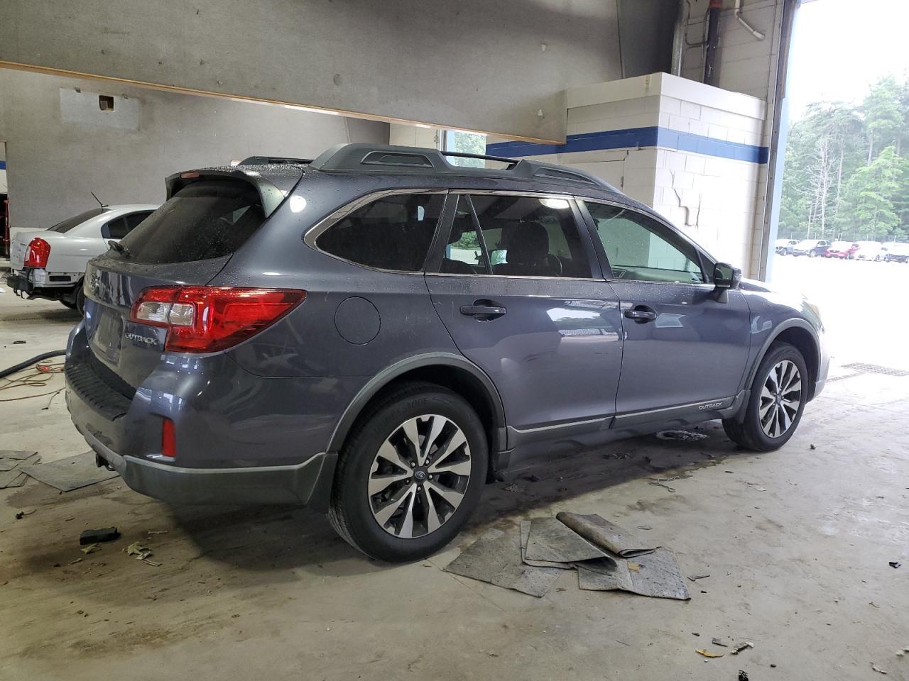 2015 SUBARU Outback
