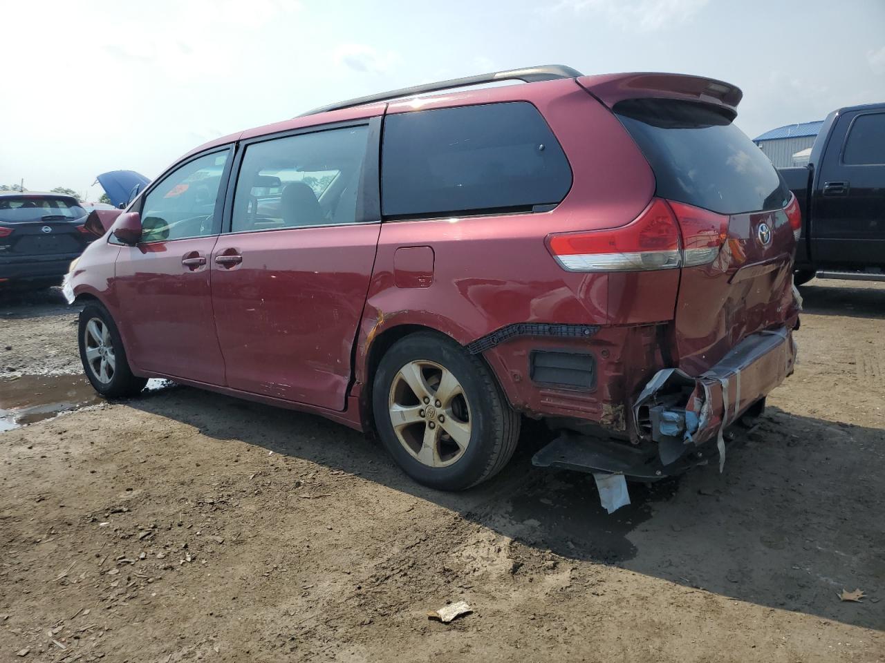 2011 TOYOTA SIENNA