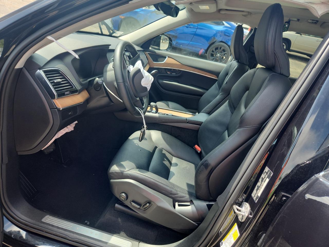 2023 VOLVO XC90