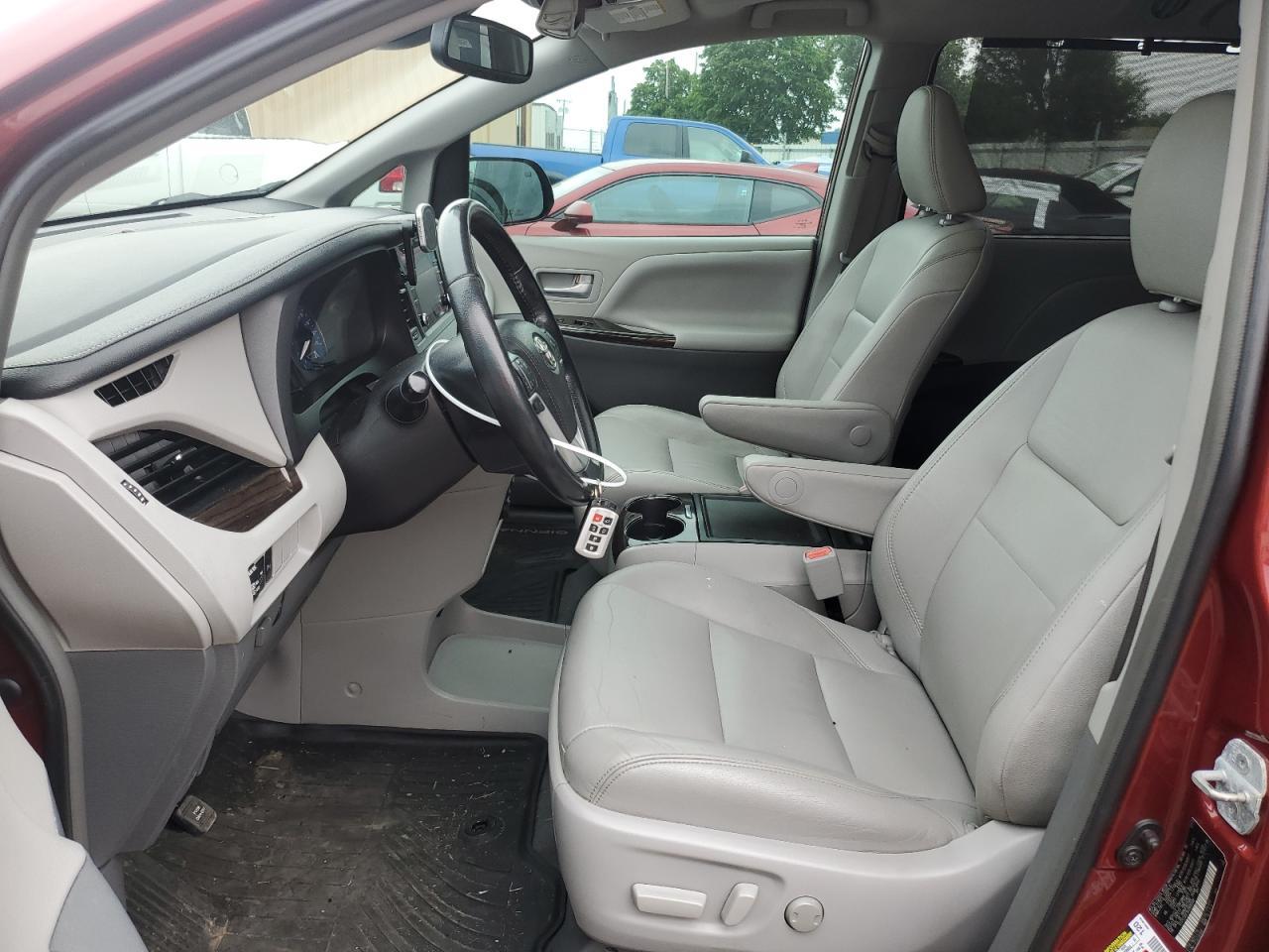 2019 TOYOTA SIENNA