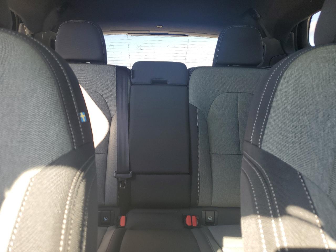 2025 VOLVO XC40