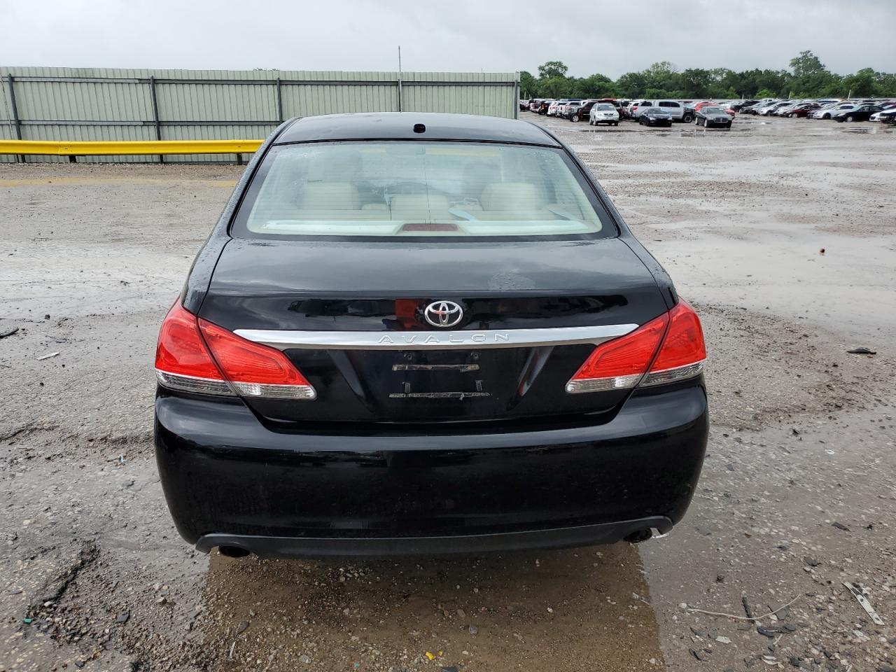 2011 TOYOTA Avalon