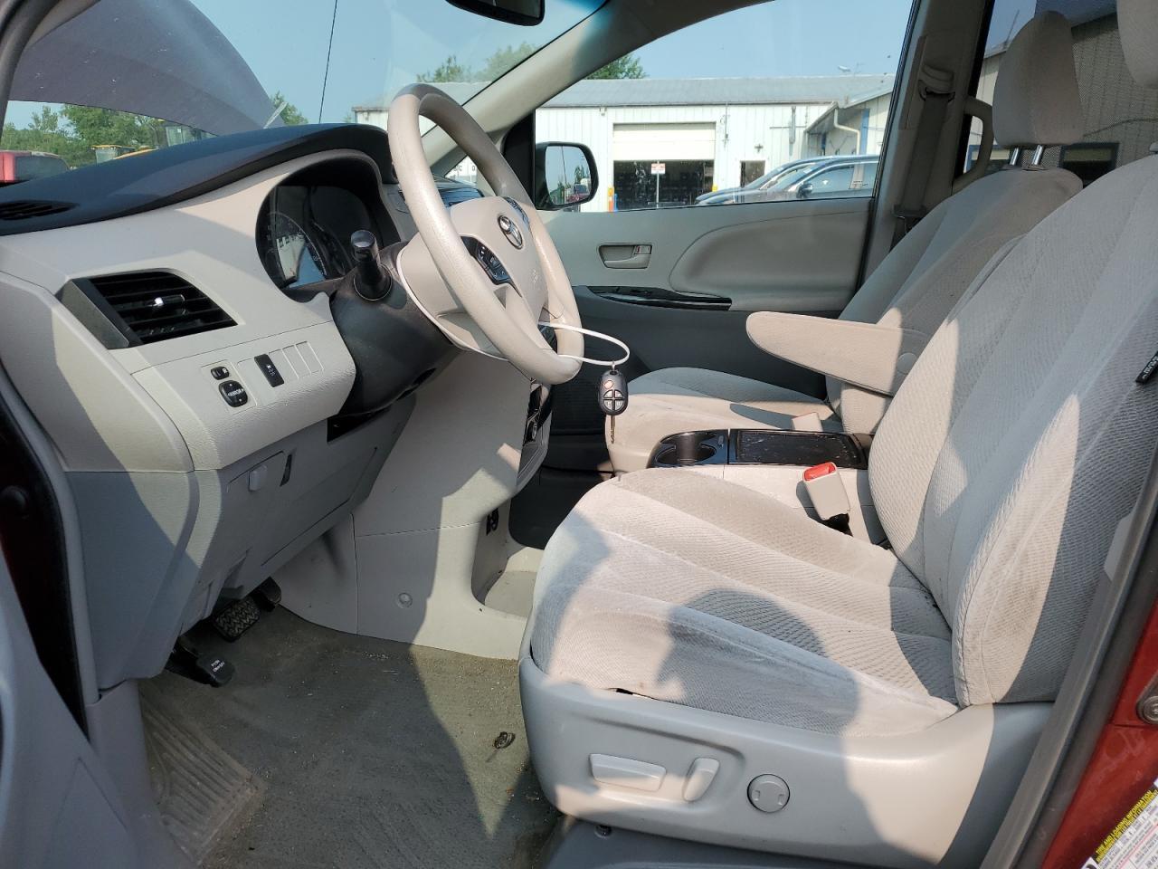 2014 TOYOTA SIENNA