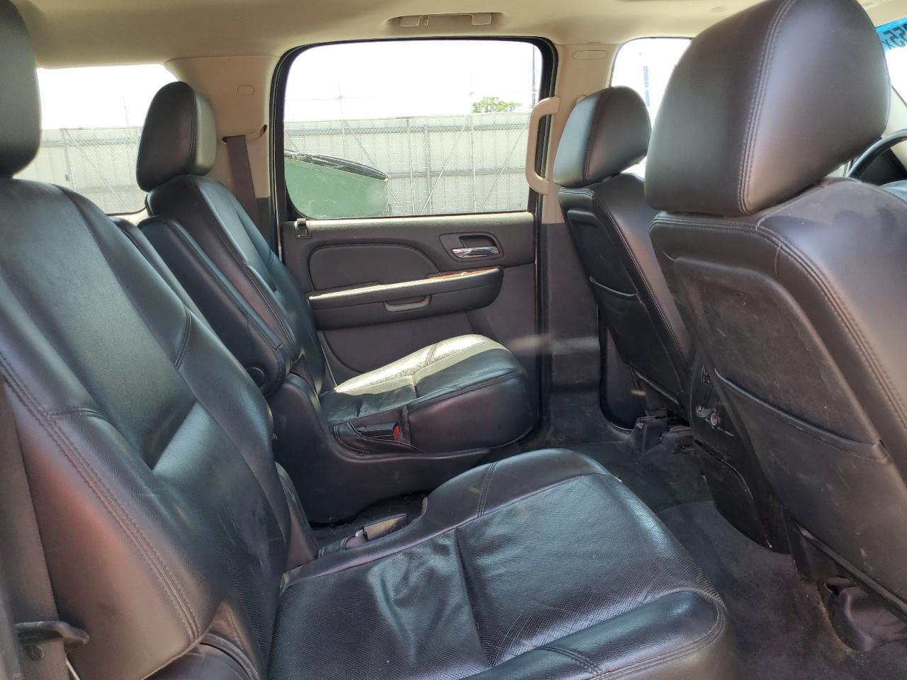 2013 CHEVROLET Suburban