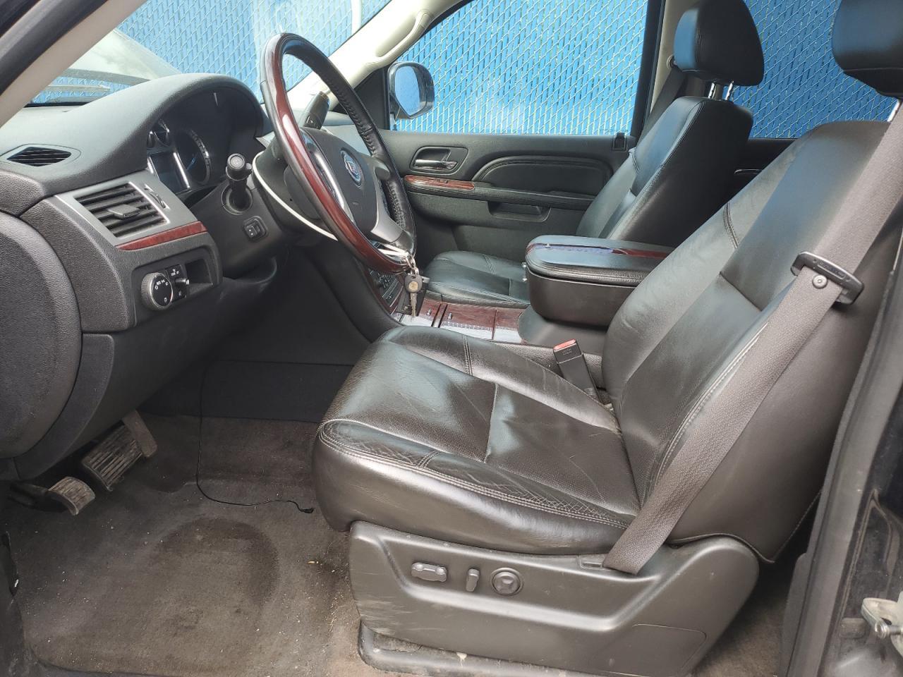 2010 CADILLAC ESCALADE