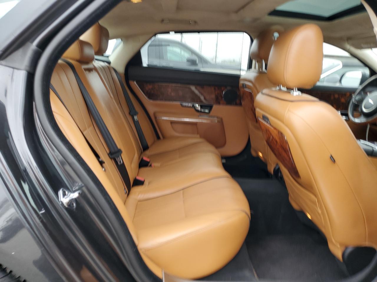 2011 JAGUAR Xj-Series