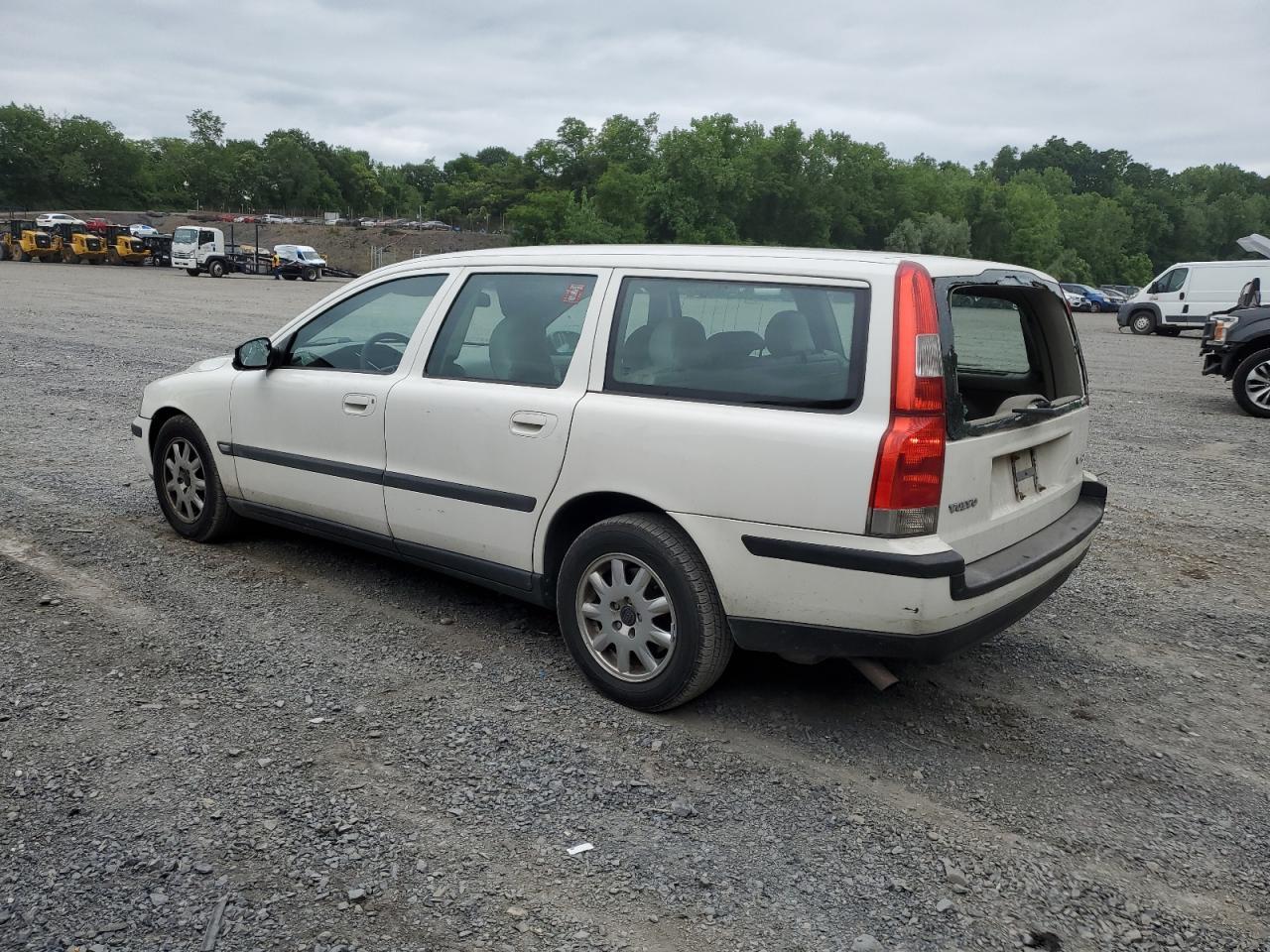 2002 VOLVO V70