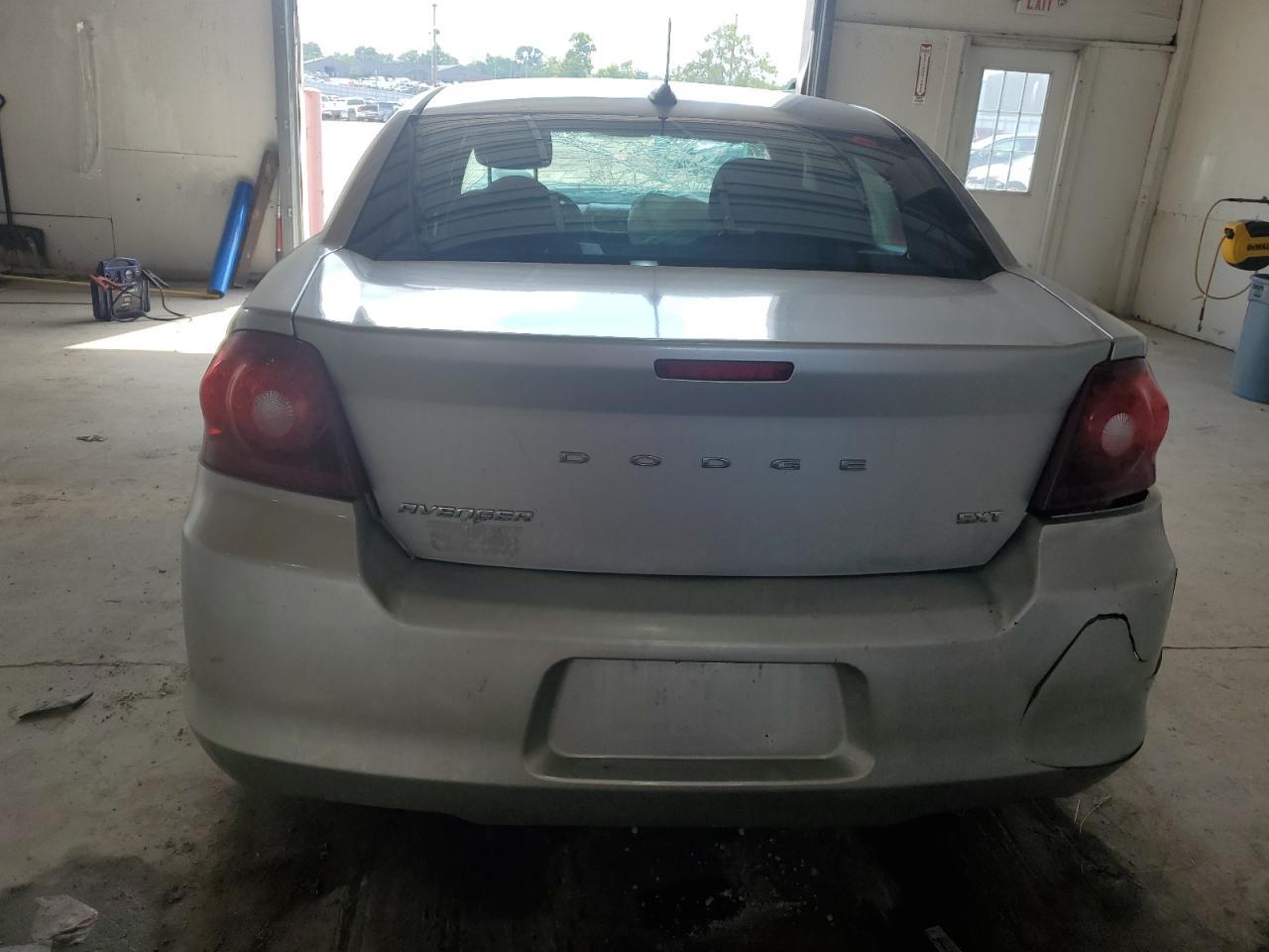 2012 DODGE Avenger