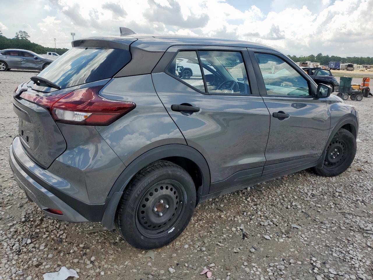 2022 NISSAN KICKS