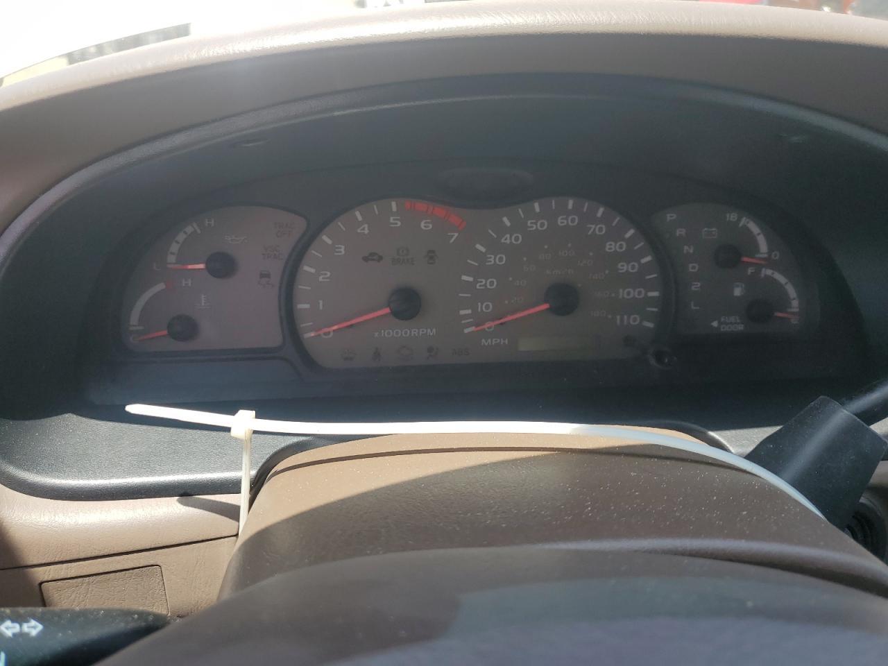 2004 TOYOTA Sequoia