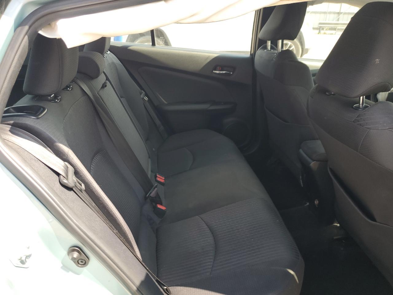 2016 TOYOTA PRIUS