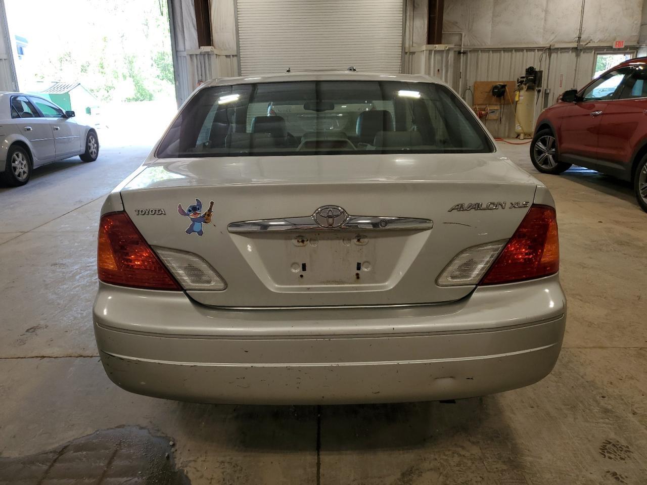 2002 TOYOTA Avalon