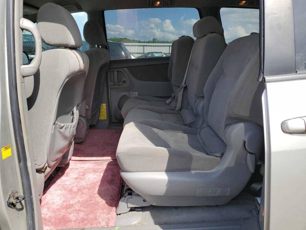 2004 TOYOTA SIENNA