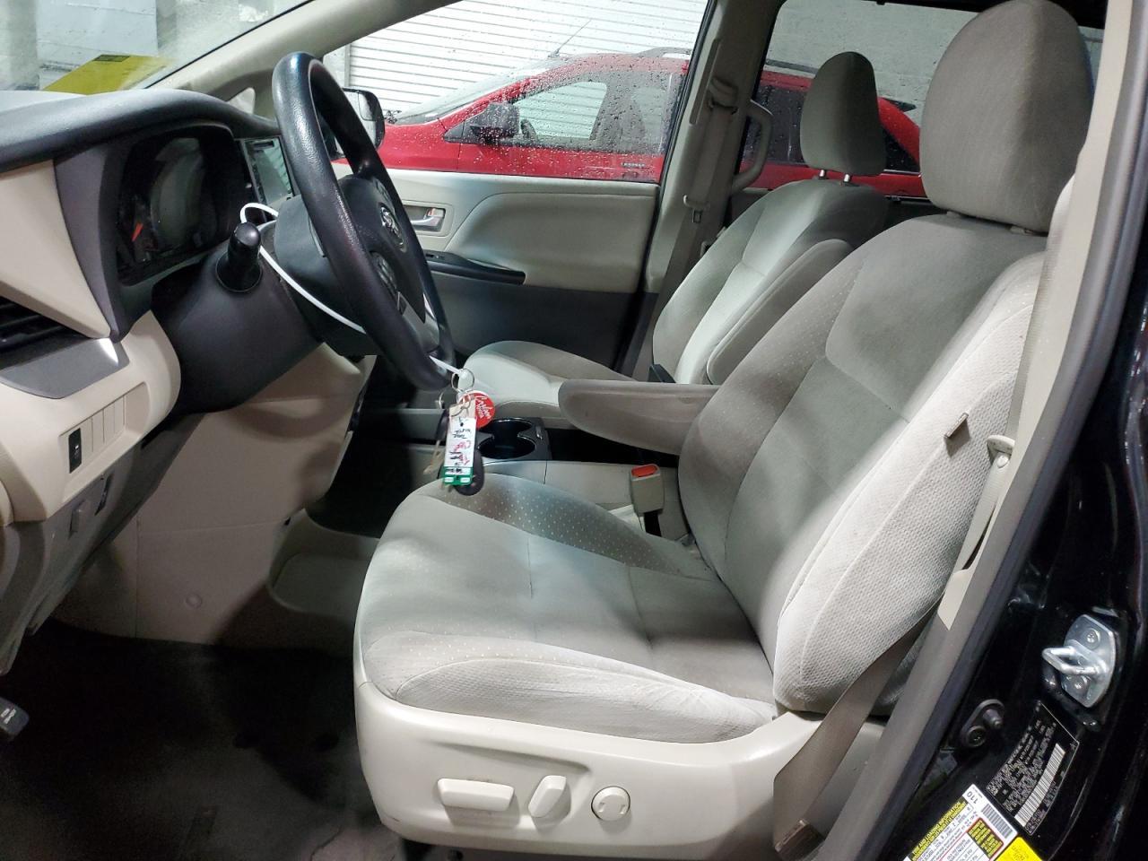 2016 TOYOTA SIENNA