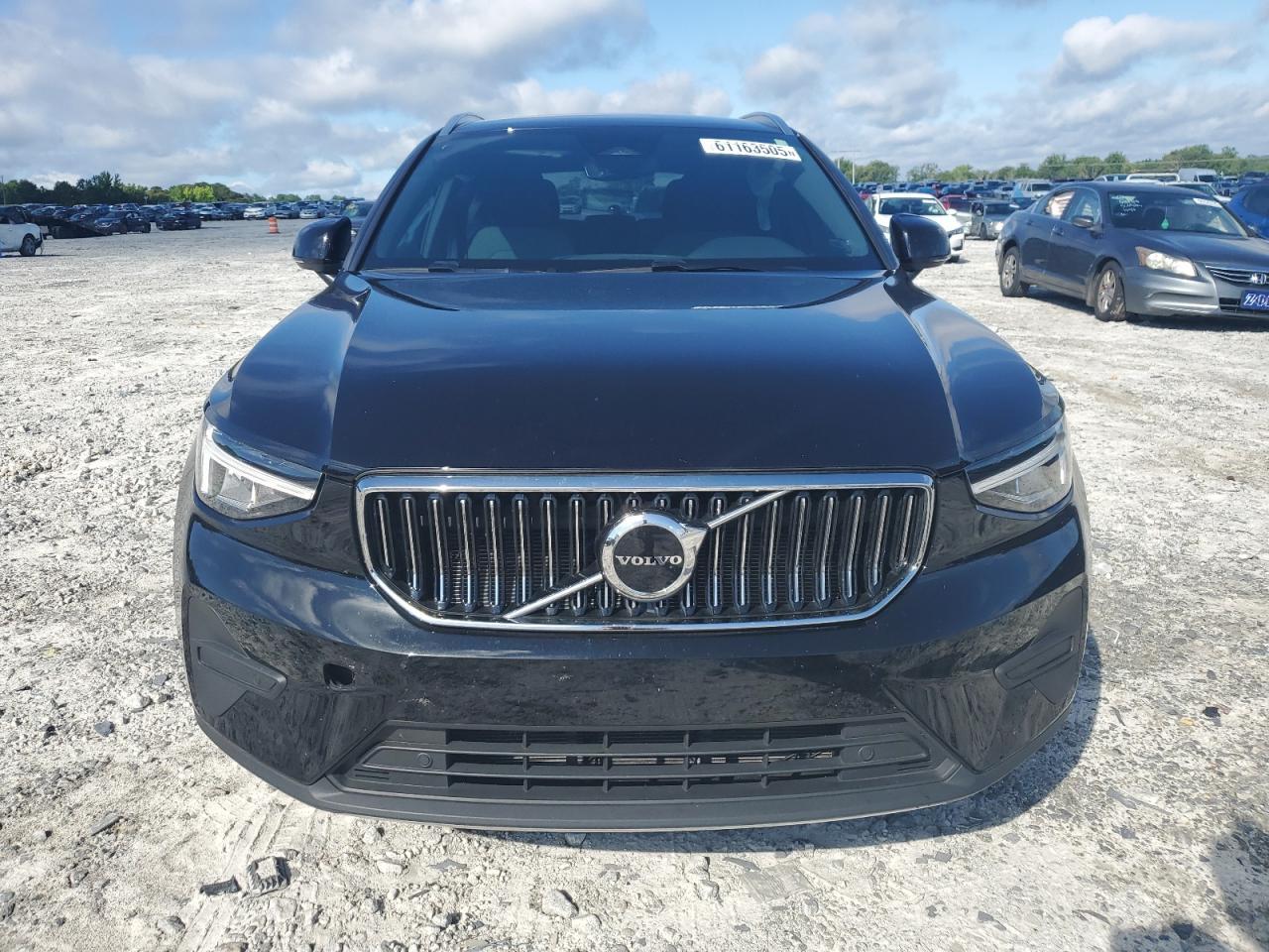 2025 VOLVO XC40