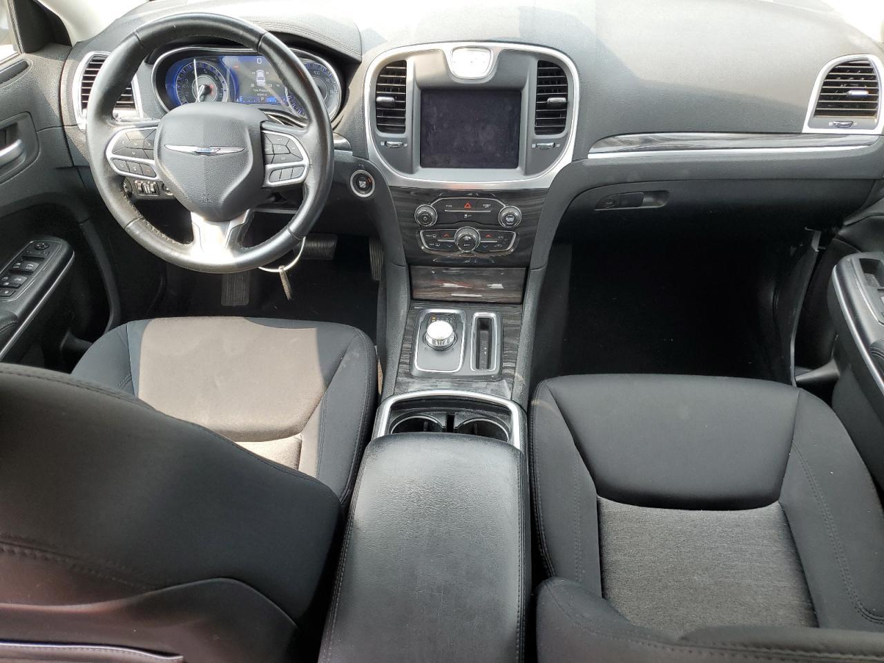 2019 CHRYSLER 300