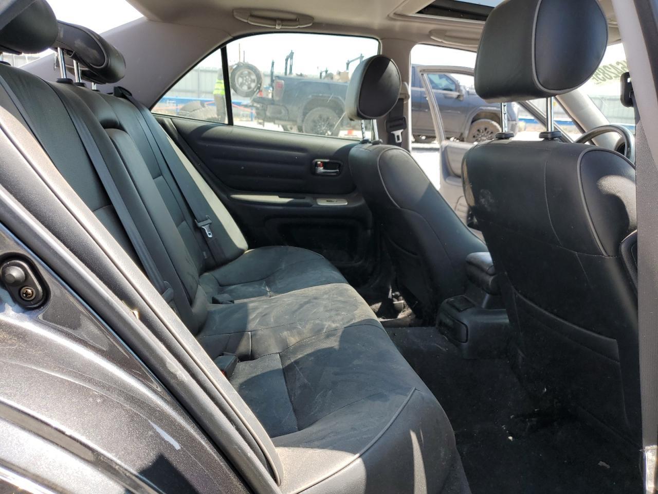2004 LEXUS IS 300