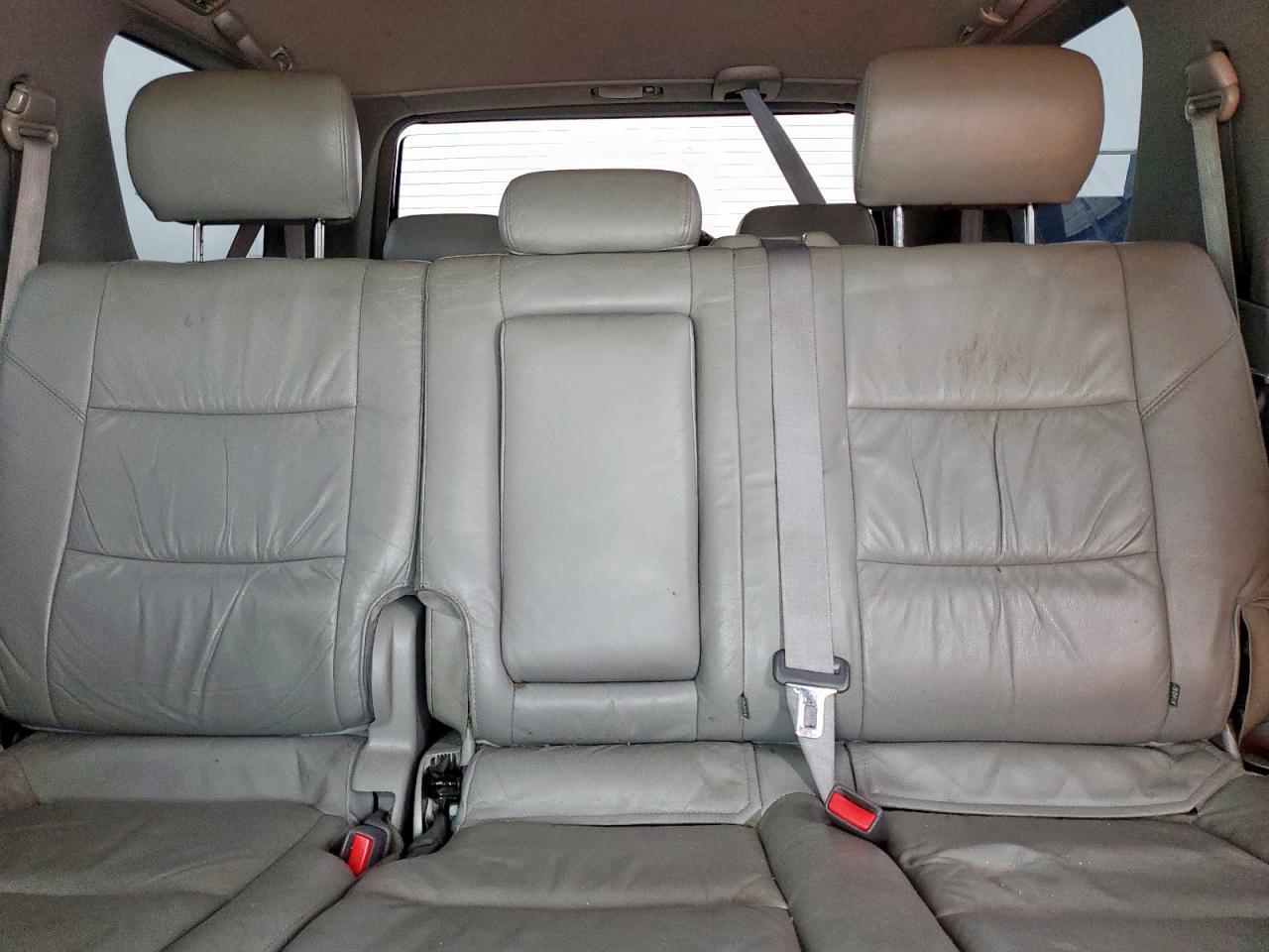 2004 TOYOTA Sequoia