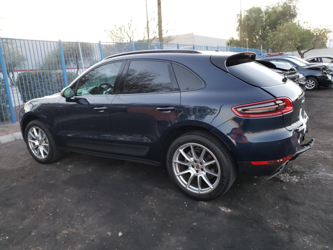 2017 PORSCHE Macan