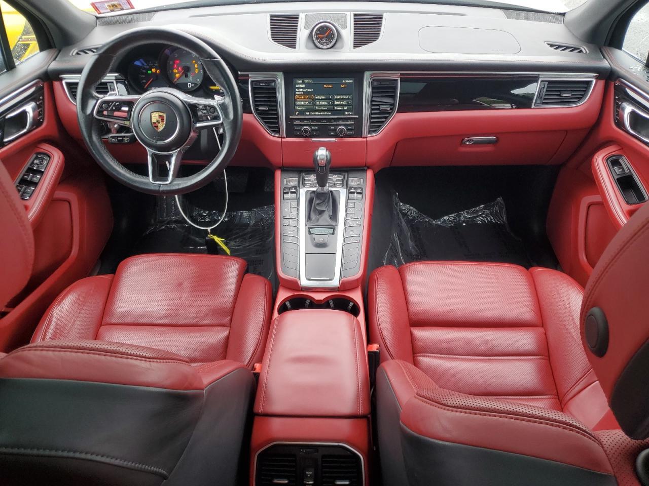 2016 PORSCHE Macan