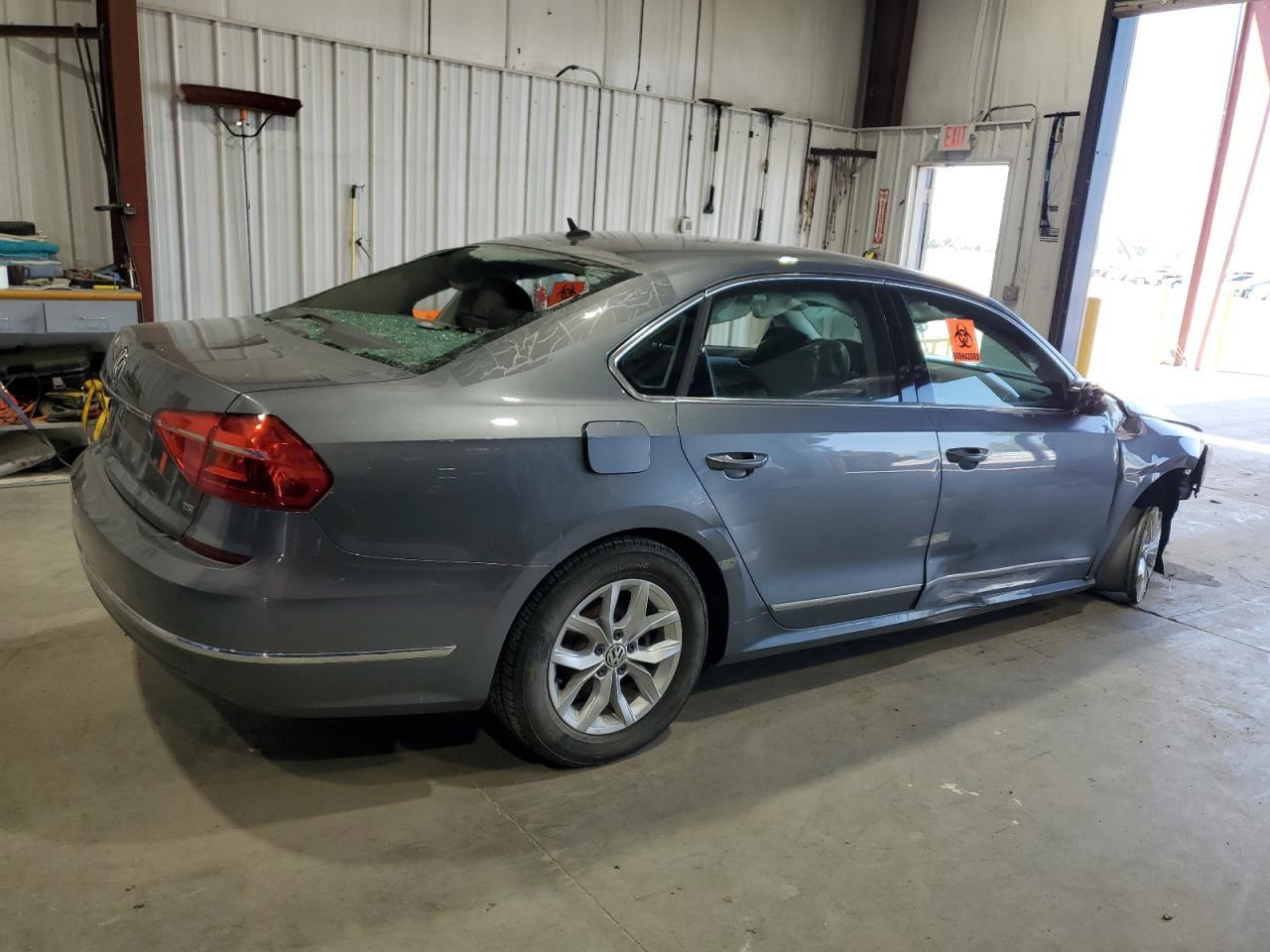 2016 VOLKSWAGEN Passat