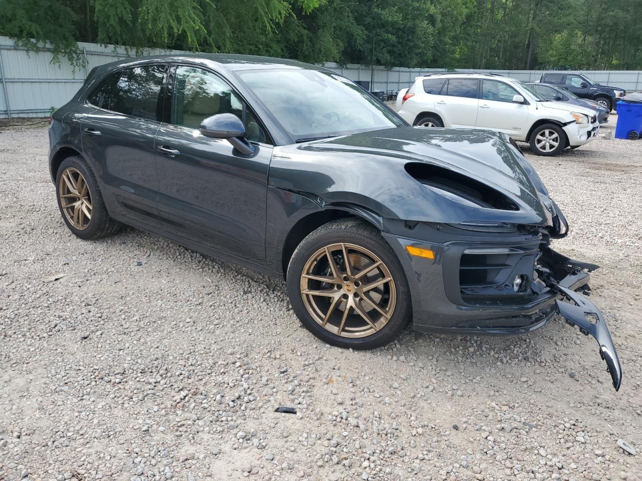 2025 PORSCHE Macan