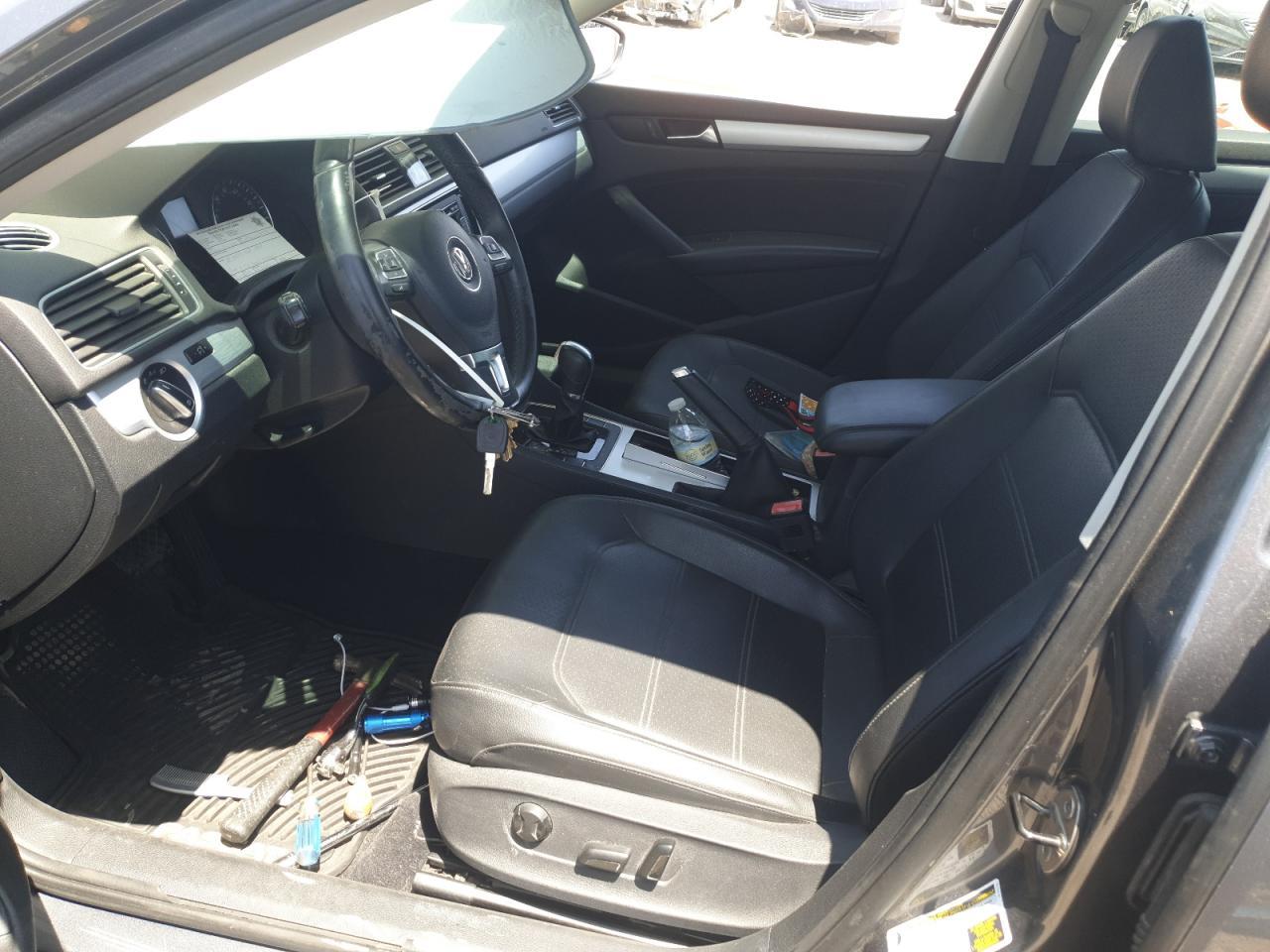 2012 VOLKSWAGEN Passat