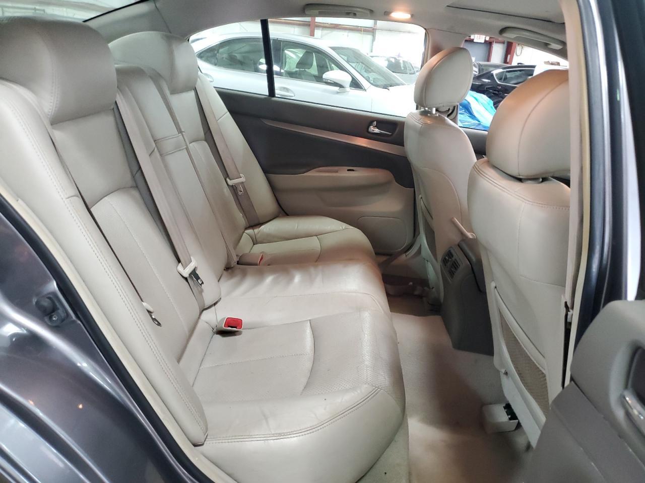 2015 INFINITI Q40