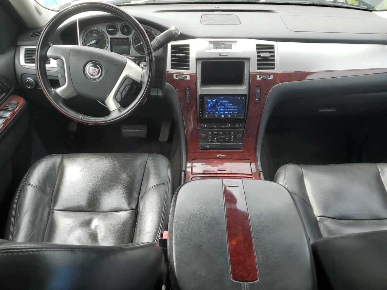 2010 CADILLAC ESCALADE