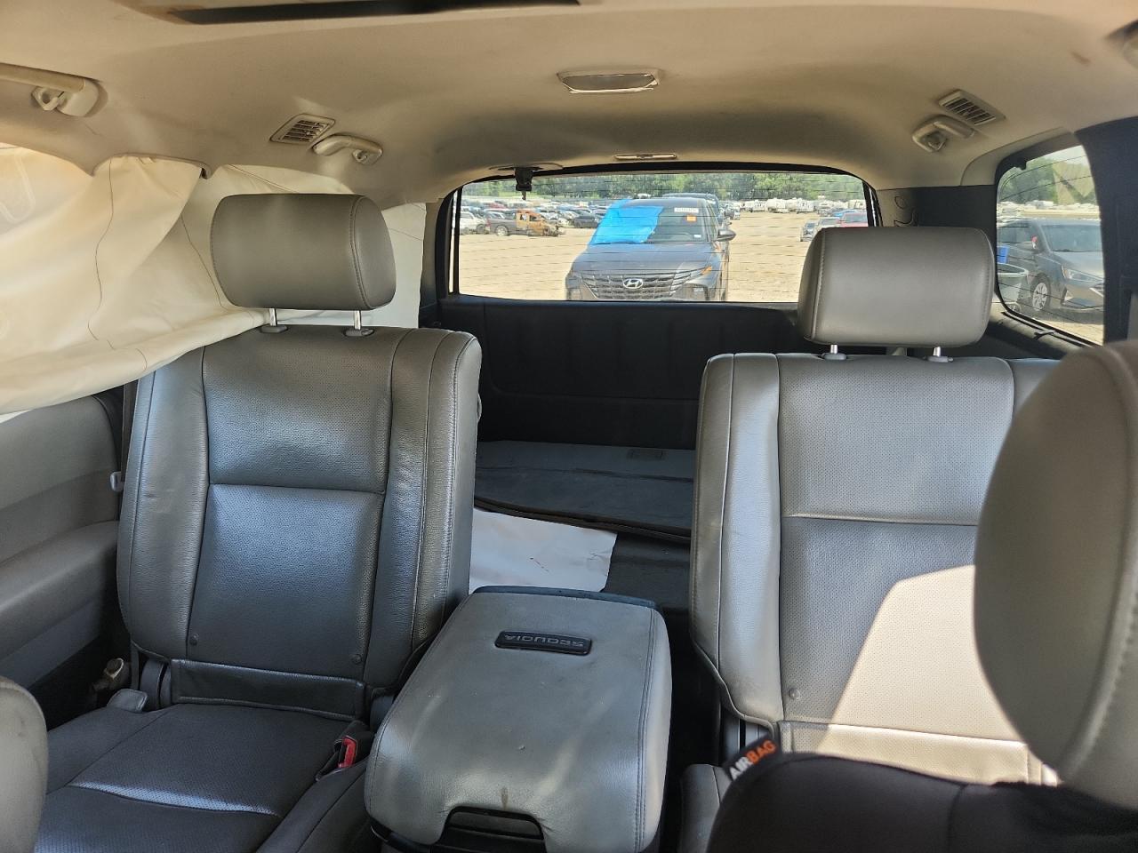 2010 TOYOTA Sequoia