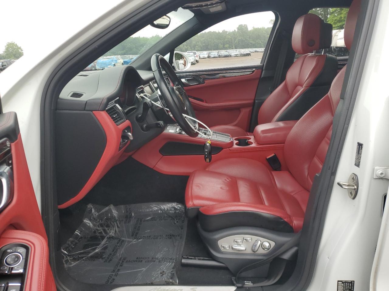 2016 PORSCHE Macan